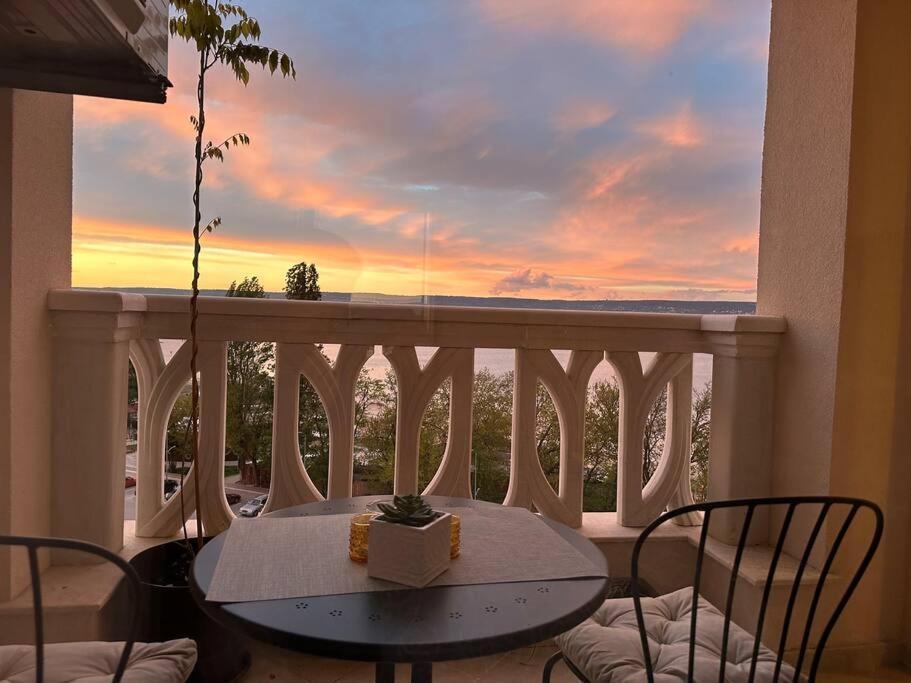 Marina Apartment-2bdr At South Bay Complex Апартаменти