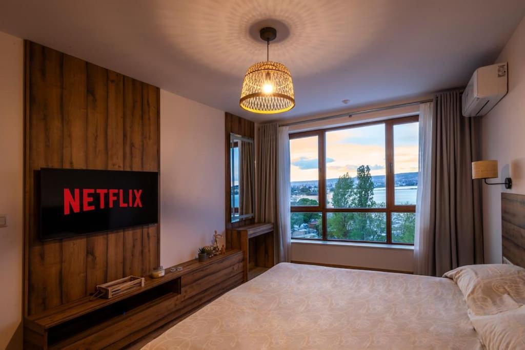 Апартаменти Marina Apartment-2bdr At South Bay Complex Варна
