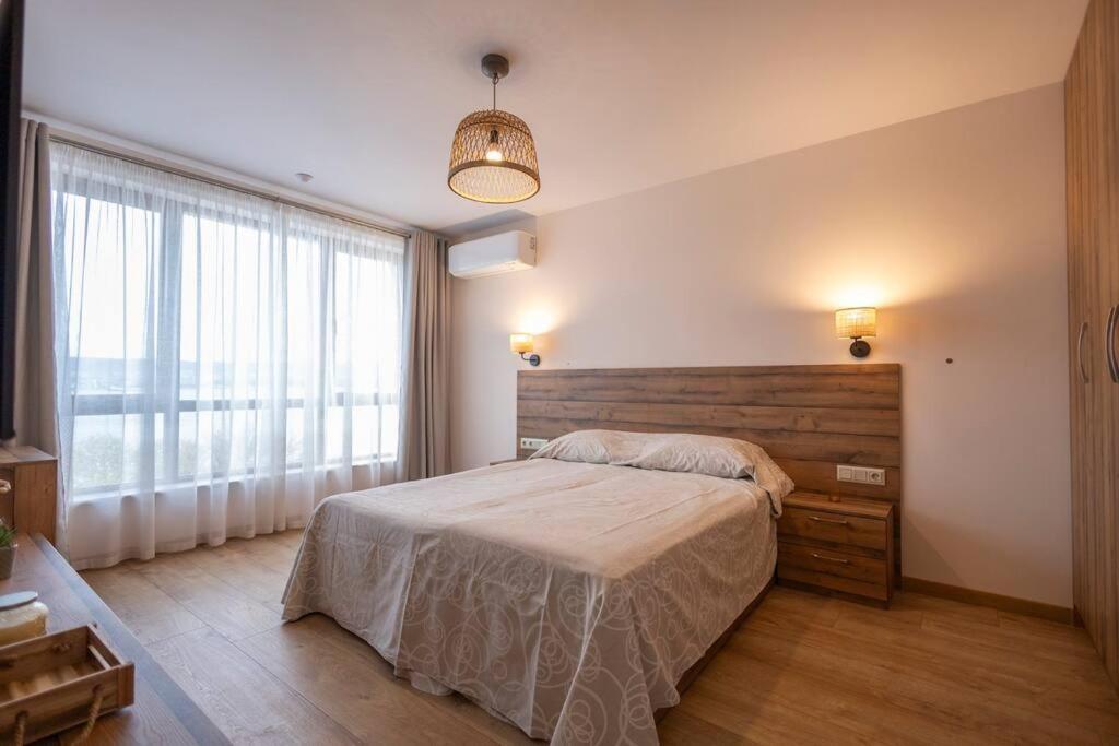 Marina Apartment-2bdr At South Bay Complex Апартаменти *